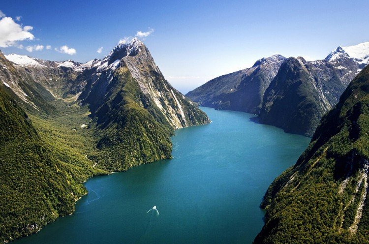 Toàn cảnh Fiordland, công viên quốc gia nổi tiếng với vịnh hẹp Milford Sound tại New Zealand