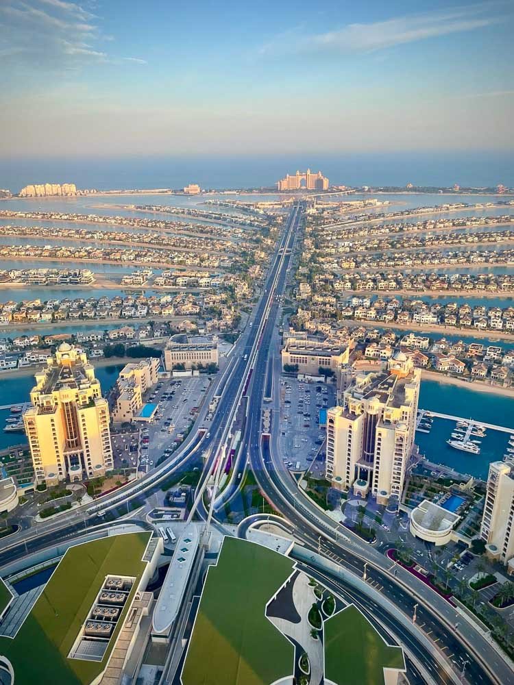 Toàn cảnh Palm Jumeirah nhìn từ trên cao, một trong những điều nên làm ở Dubai