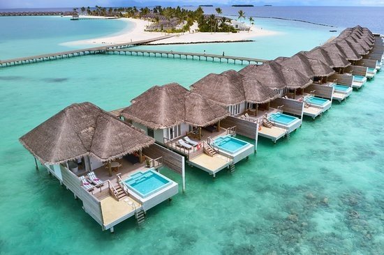 Toàn cảnh quần đảo Maldives từ trên cao, thể hiện vẻ đẹp xanh biếc của thiên đường du lịch.