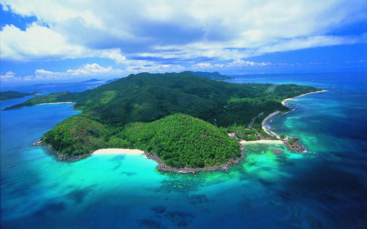 Toàn cảnh quần đảo Seychelles xanh mướt từ trên cao