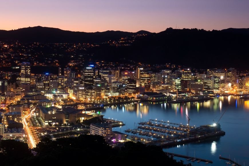 Toàn cảnh thành phố Wellington New Zealand thủ đô với kiến trúc hiện đại và cảng biển