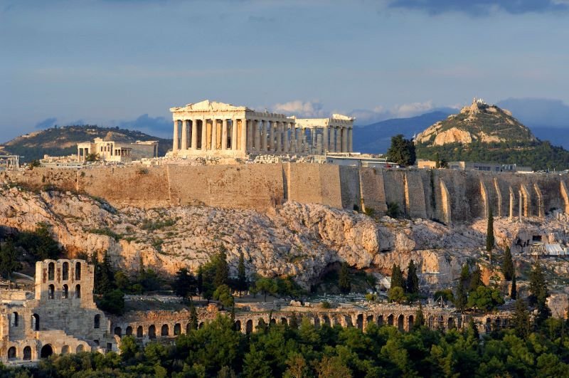 Toàn cảnh thủ đô Athens, Hy Lạp với kiến trúc cổ kính và khung cảnh thành phố