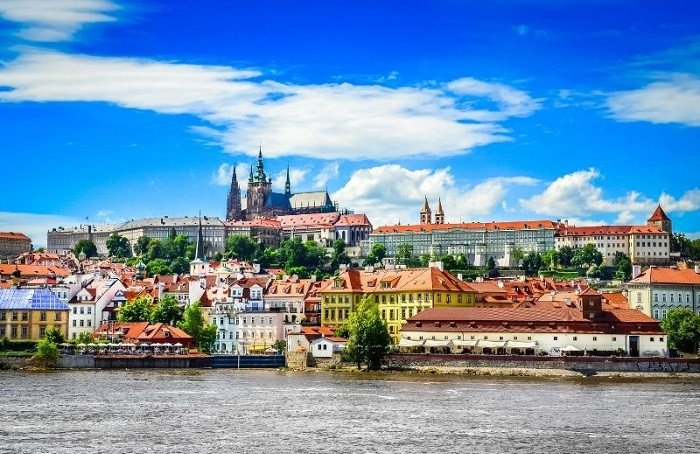 Phác Thảo Nước Séc: **Séc Là Nước Nào** Trên Bản Đồ Châu Âu? Toàn cảnh vẻ đẹp kiến trúc cổ kính của Cộng hòa Séc, một điểm đến thu hút ở Trung Âu
