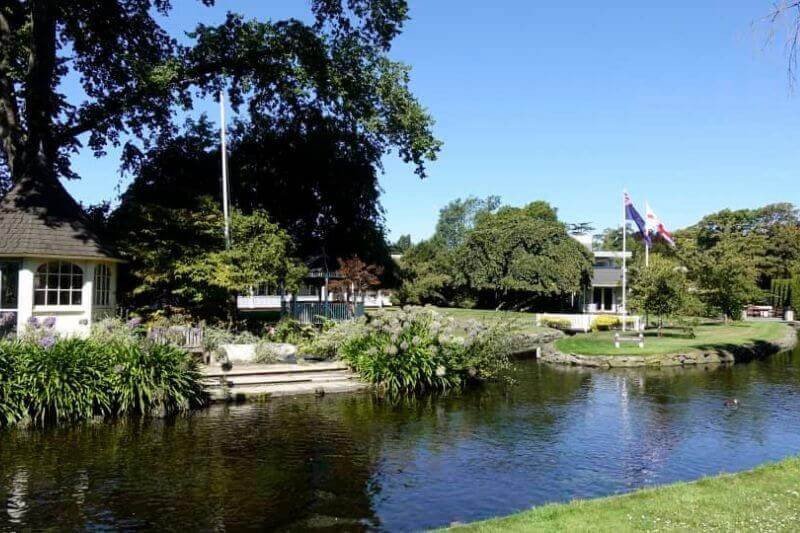 Vườn tược xanh mướt tại Christchurch, một trong những thành phố nổi bật của New Zealand thuộc châu nào.