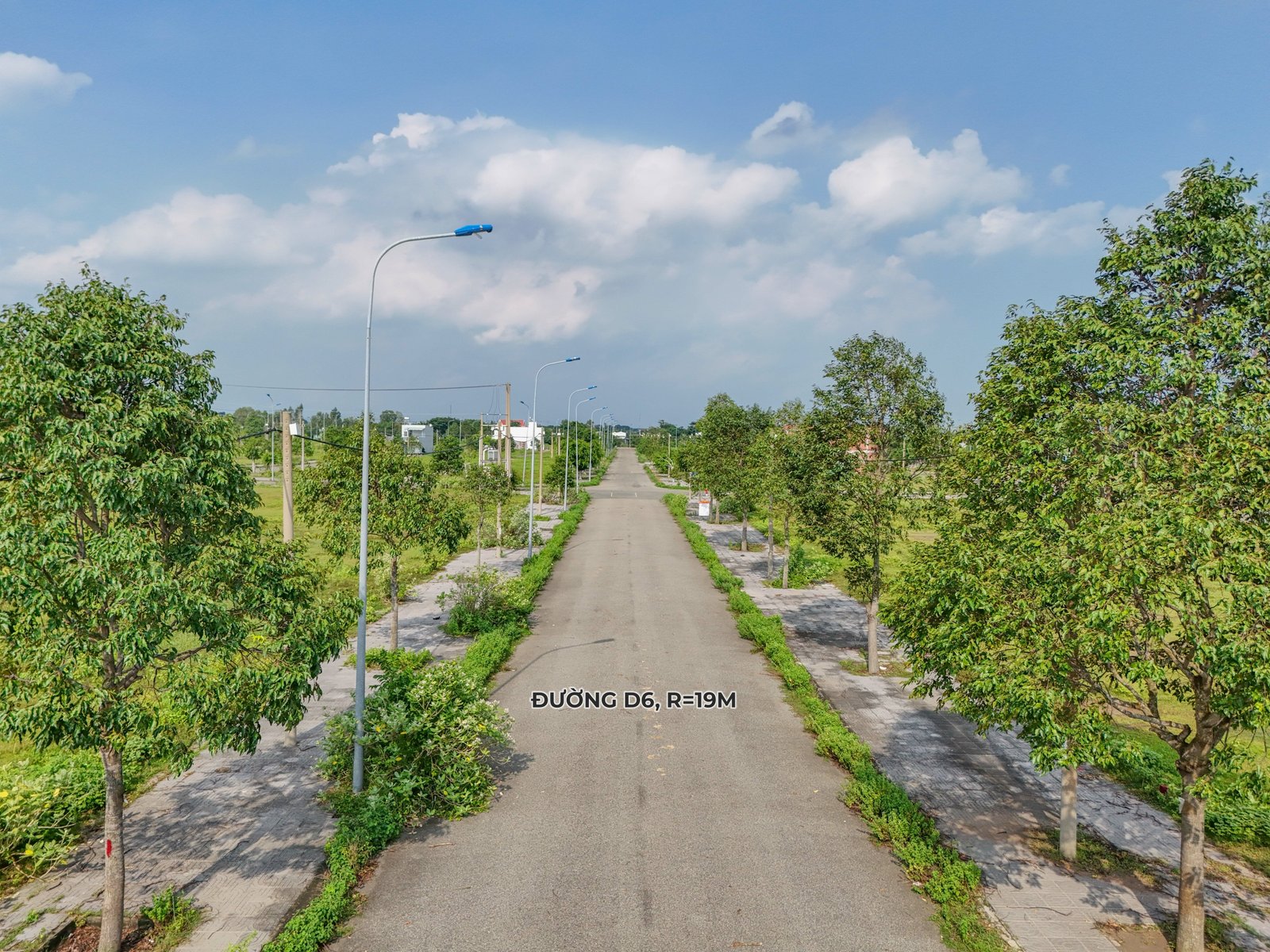 Ảnh flycam đường D trong khu tái định cư Sonadezi Suối Nghệ, cho thấy hạ tầng đã hoàn thiện