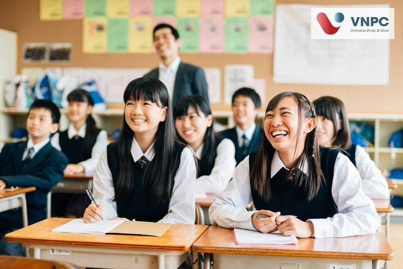Bản đồ thế giới với điểm nhấn là Nhật Bản, biểu thị cơ hội cho người nước ngoài muốn sinh sống lâu dài tại Nhật.