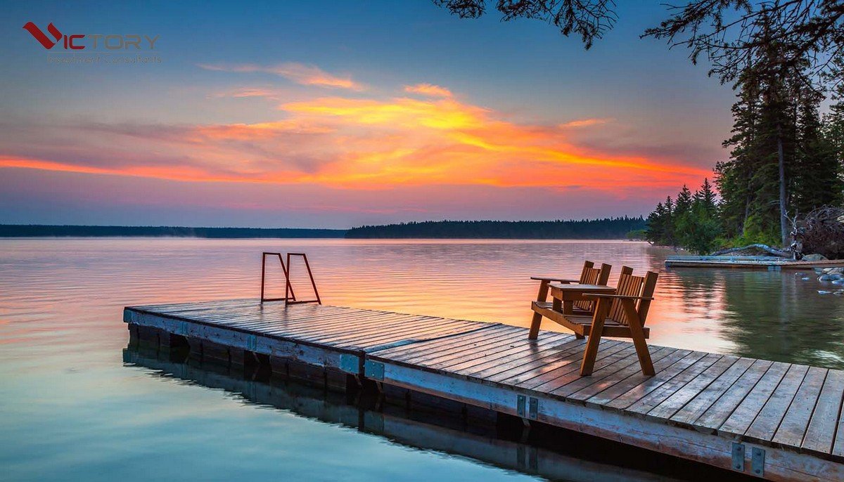 Bình minh trên bến tàu Clear Lake, Manitoba, một trong những bang dễ định cư ở Canada