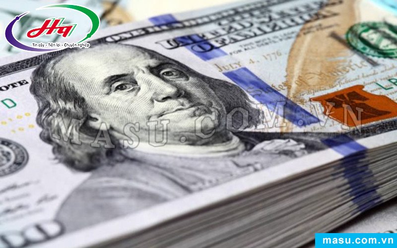 Các mệnh giá tiền Đô La Mỹ từ 1 đến 100 USD xếp gọn gàng, thể hiện giá trị quy đổi 5000 đô la mỹ bằng bao nhiêu tiền việt nam