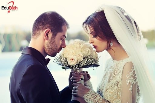 Cặp đôi quốc tế kết hôn hợp pháp với công dân Canada để định cư