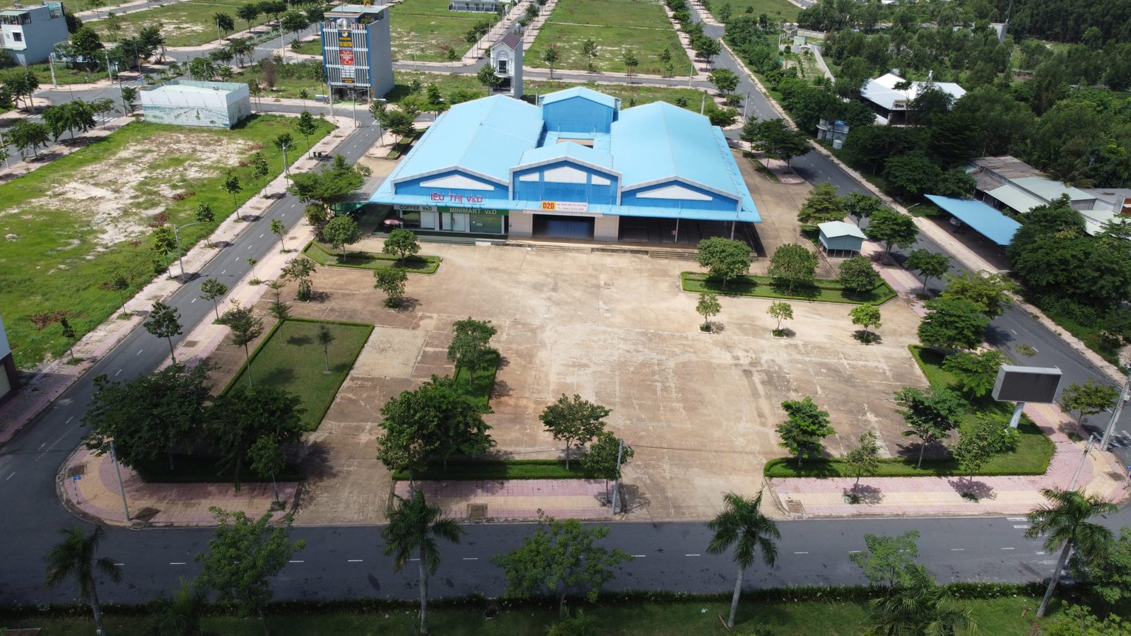 Chợ dân sinh trong khu tái định cư D2D Lộc An