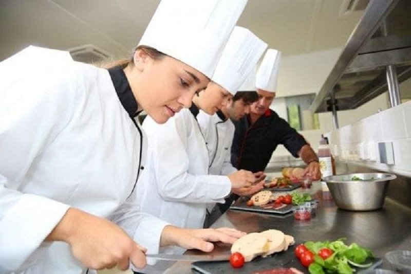 Chuyên gia đang làm việc trong một văn phòng hiện đại tại New Zealand