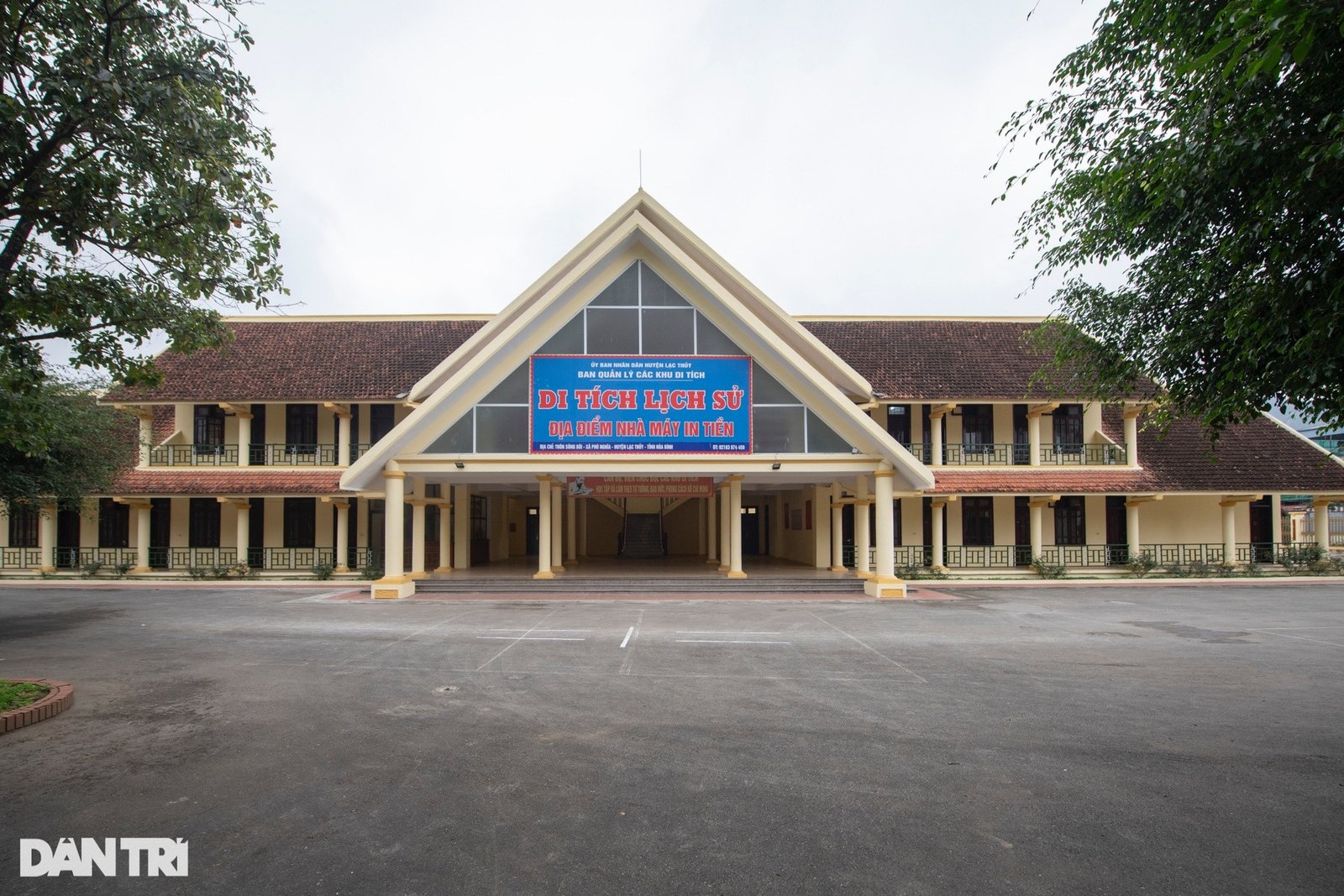 Cổng vào Khu di tích lịch sử Nhà máy in tiền ở Hòa Bình.
