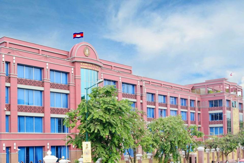 Đổi tiền tại ngân hàng, tiệm vàng tại Campuchia