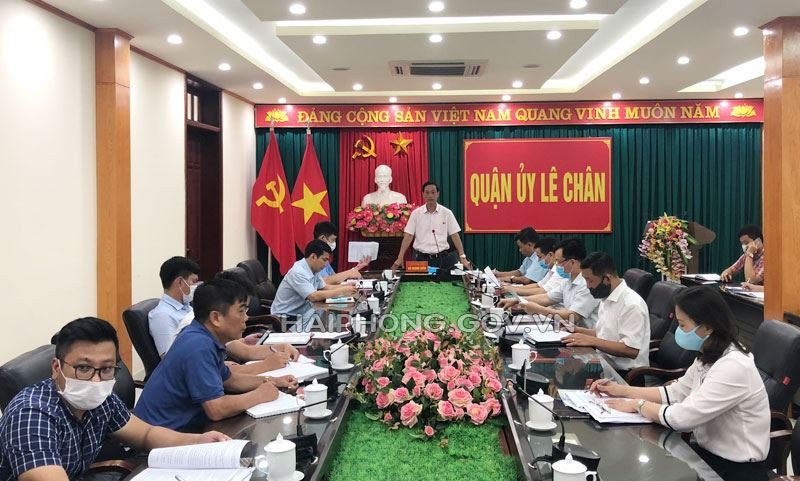 Đồng chí Đỗ Mạnh Hiến phát biểu chỉ đạo về tiến độ dự án khu tái định cư A51 Vĩnh Niệm tại cuộc họp