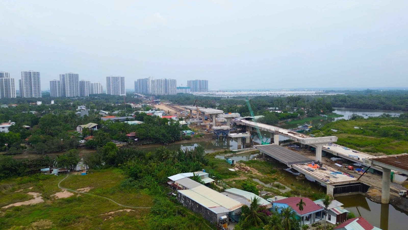 Đường Vành Đai 3 trên cao đang được thi công tại TP Thủ Đức