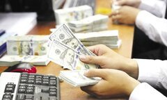 Giao dịch đổi tiền Đô la Hồng Kông sang tiền Việt Nam tại ngân hàng, minh họa cho việc 100 Hồng Kông bằng bao nhiêu tiền Việt Nam trong các giao dịch thực tế.