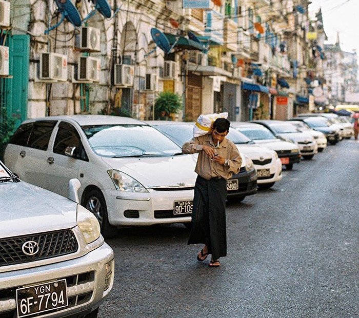 Giao thông đường phố sạch sẽ của Myanmar, lưu thông bên phải