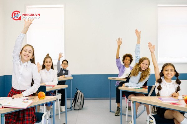 Giáo viên đang giảng bài cho học sinh, ngành giáo dục đào tạo ưu tiên định cư Úc