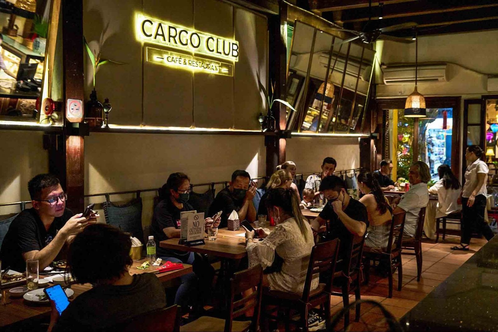 Góc ban công lãng mạn tại Cargo Club, nhà hàng phong cách Việt Nam ở Hội An