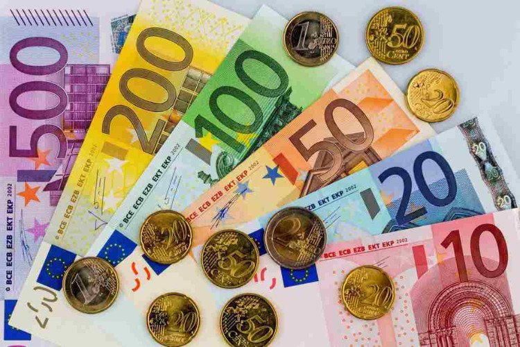 Hình ảnh các mệnh giá tiền giấy và tiền kim loại của đồng Euro