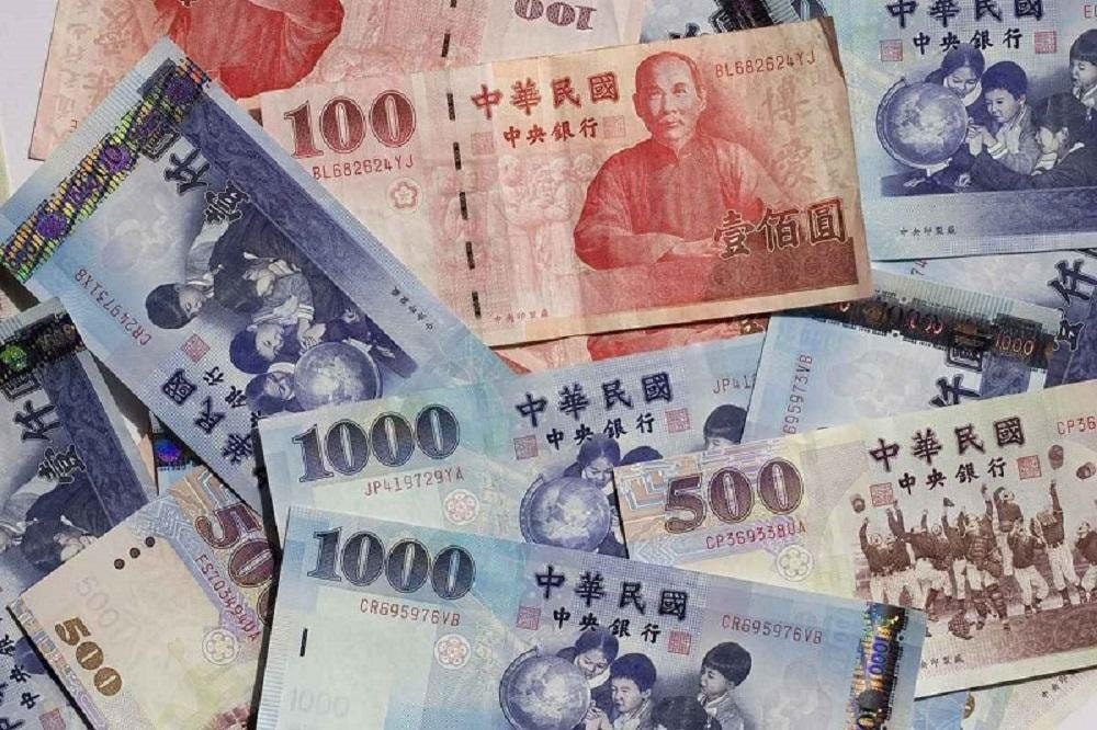 Hình ảnh tiền Trung Quốc và tiền Việt Nam, minh họa quy đổi 100 vạn tệ