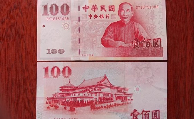 Hình ảnh tờ tiền 100 Tân Đài tệ, minh họa cho việc đổi 100 Đài tệ bao nhiêu tiền Việt Nam