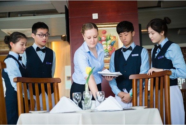 Hướng dẫn công việc cho các bạn ngành nhà hàng khách sạn tại Đức