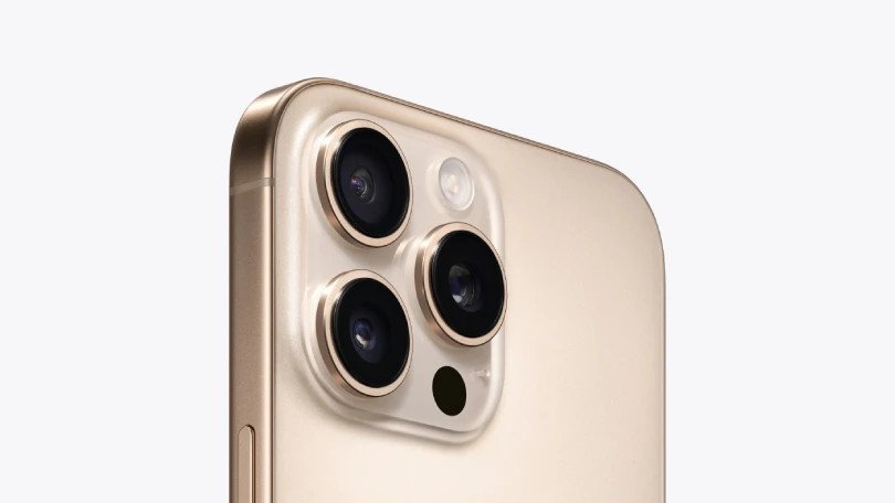 iPhone 16 Pro titan sa mạc