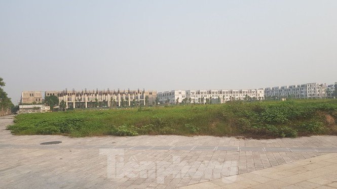 Khu đô thị The Manor Central Park được xây dựng trong khi vấn đề khu tái định cư Chu Văn An và đường BT vẫn chưa được giải quyết