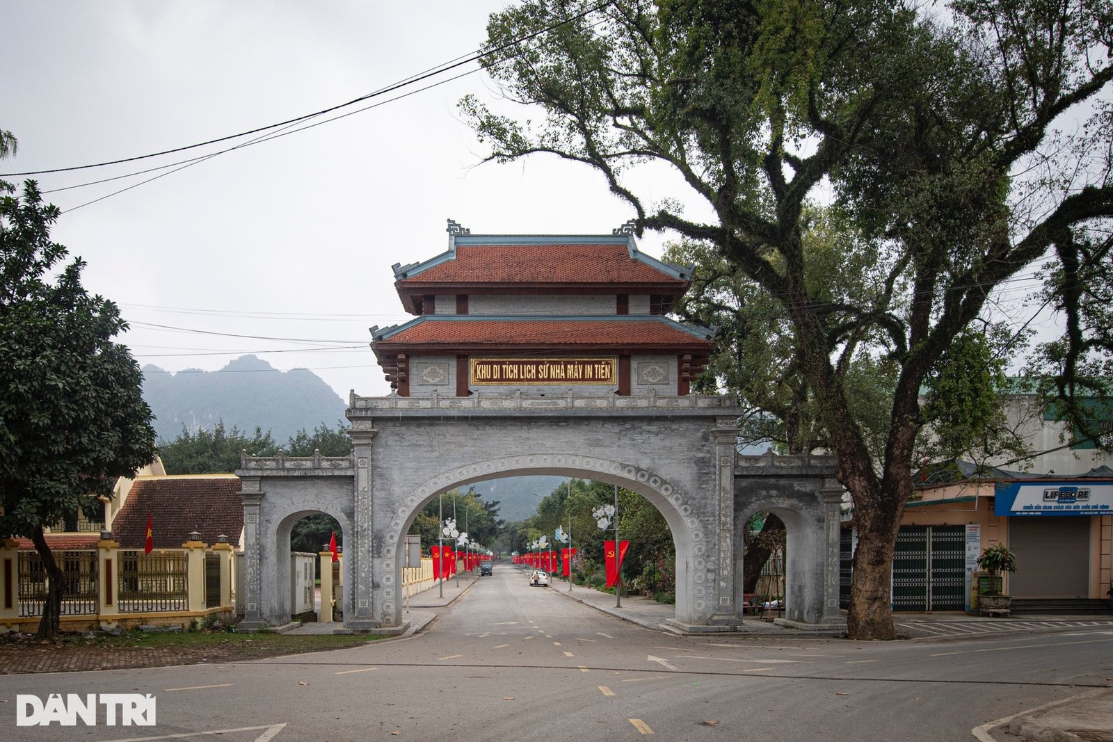 Khuôn viên di tích nhà máy in tiền đầu tiên của Việt Nam tại Chi Nê nhìn từ trên cao.