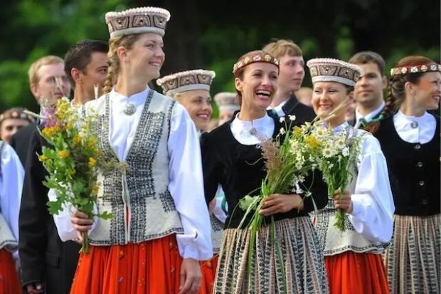 Kiến trúc cổ kính và nền văn hóa đa dạng của Latvia, thu hút người định cư diện tay nghề