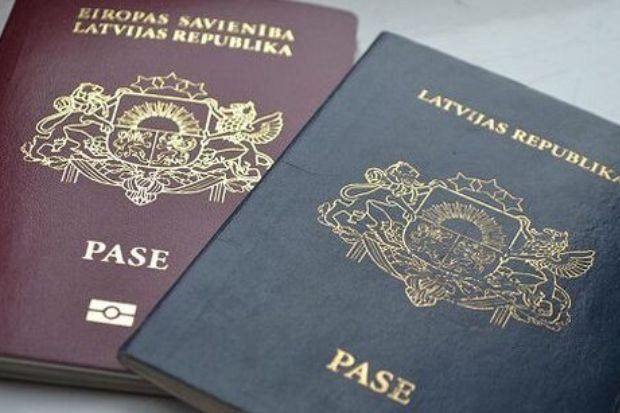 Lá cờ Latvia và EU, biểu tượng của quốc gia và quy định về song tịch khi định cư Latvia