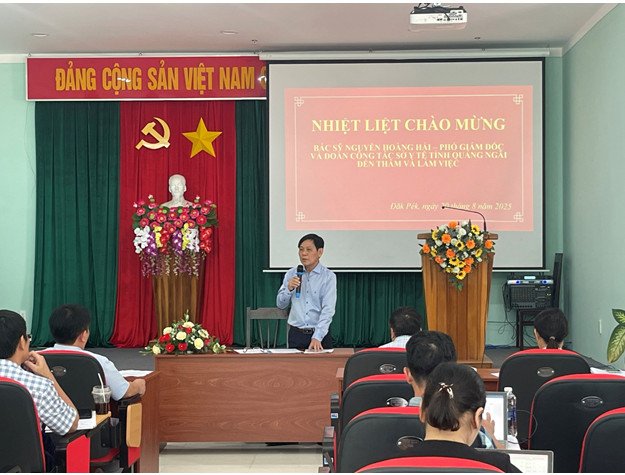 Lãnh đạo Sở Y tế tỉnh Quảng Ngãi thăm và làm việc với Trung tâm Y tế Đăk Glei