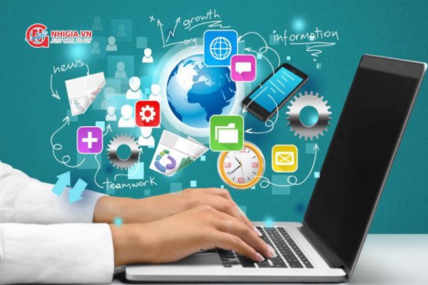 Lập trình viên làm việc trên máy tính, minh họa cho nhóm ngành công nghệ thông tin ưu tiên định cư Úc