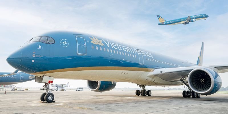Logo hãng hàng không Vietnam Airlines, một trong những nhà cung cấp dịch vụ bay chính cho tuyến Việt Nam – Philippines
