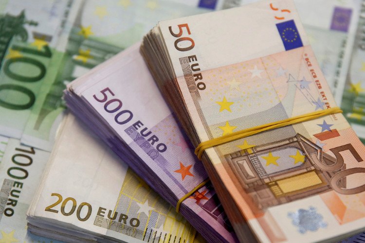 Màn hình hiển thị tỷ giá Euro so với VND tại các ngân hàng Việt Nam