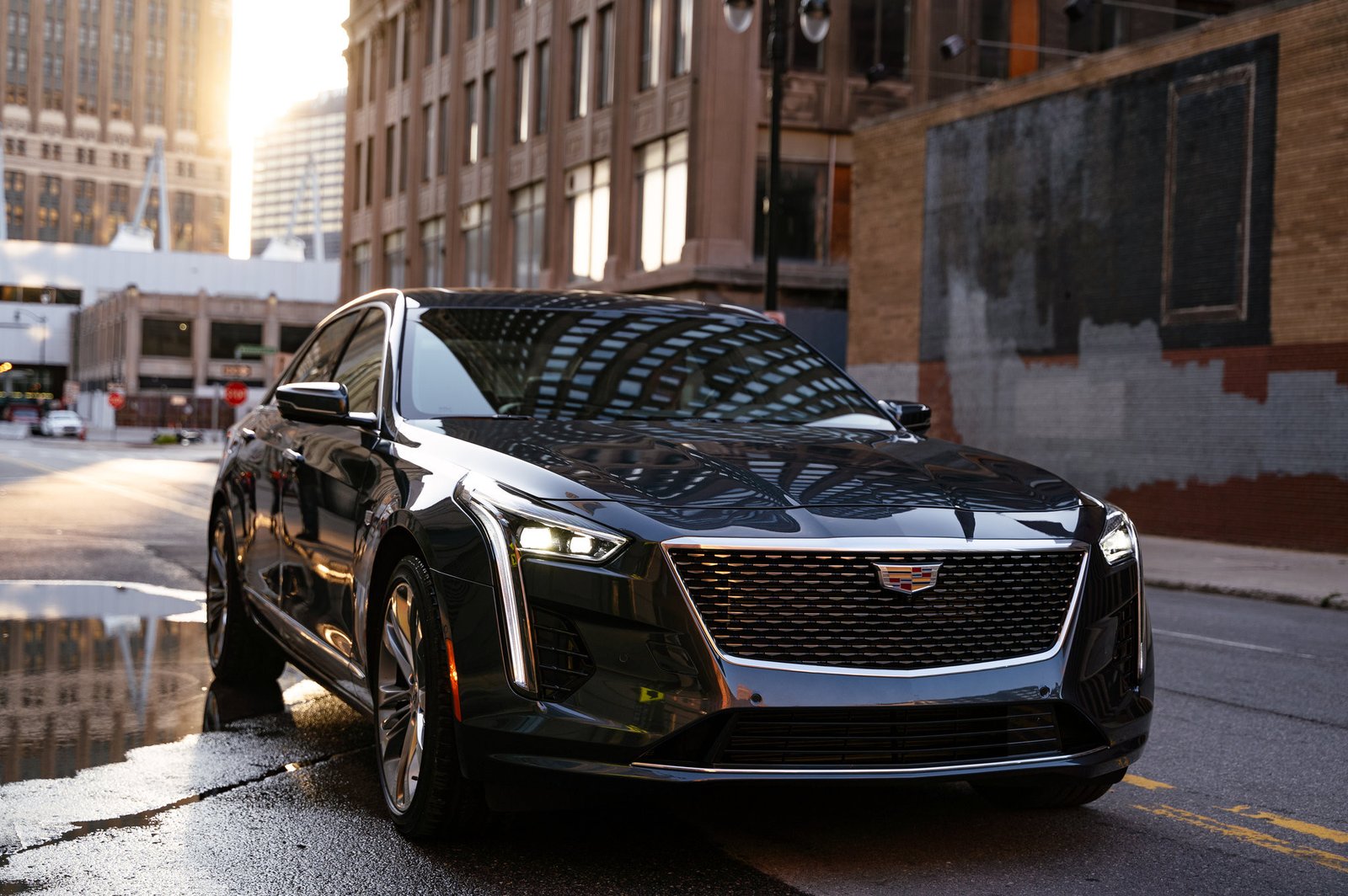 Mẫu xe Cadillac sang trọng biểu tượng của hãng xe hơi Mỹ