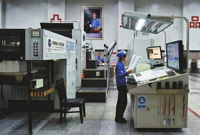 Máy móc chuyên dụng để in tiền Việt Nam tại nhà máy