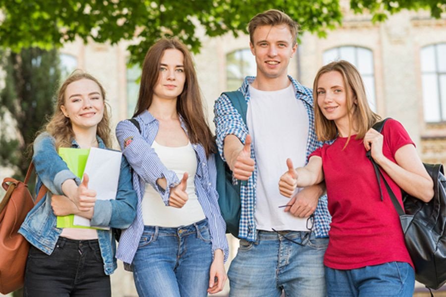 Người điều dưỡng đang chăm sóc bệnh nhân tại Đức
