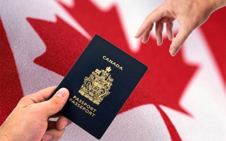 Người nhập cư tìm hiểu về cơ hội đầu tư định cư Canada citizen pathway để có thẻ thường trú nhân
