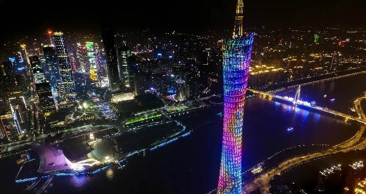 Thành phố Quảng Châu lấp lánh ánh đèn về đêm