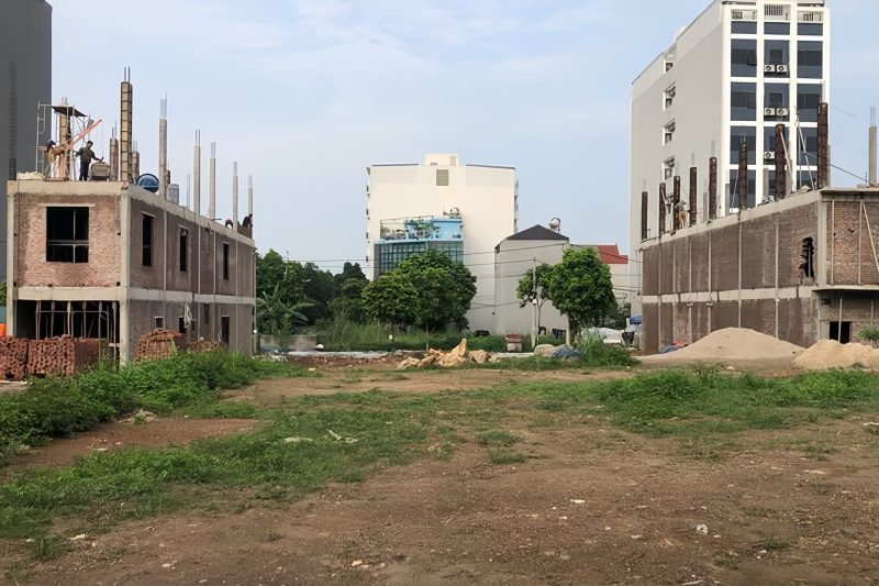 Có nên mua đất tái định cư Đại học Quốc gia Hà Nội thời điểm này? Thị trường đất nền Hòa Lạc sôi động