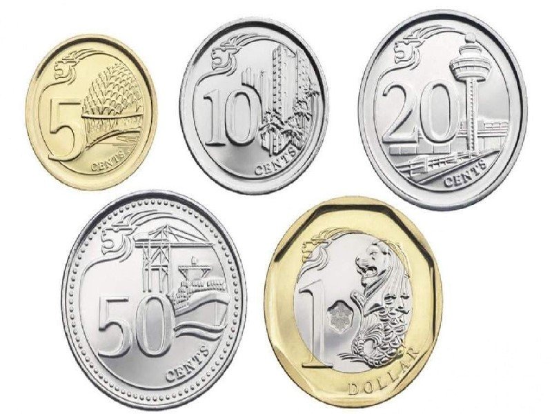 Tiền xu Singapore với các mệnh giá nhỏ như 50 cent Singapore và 10 cent.