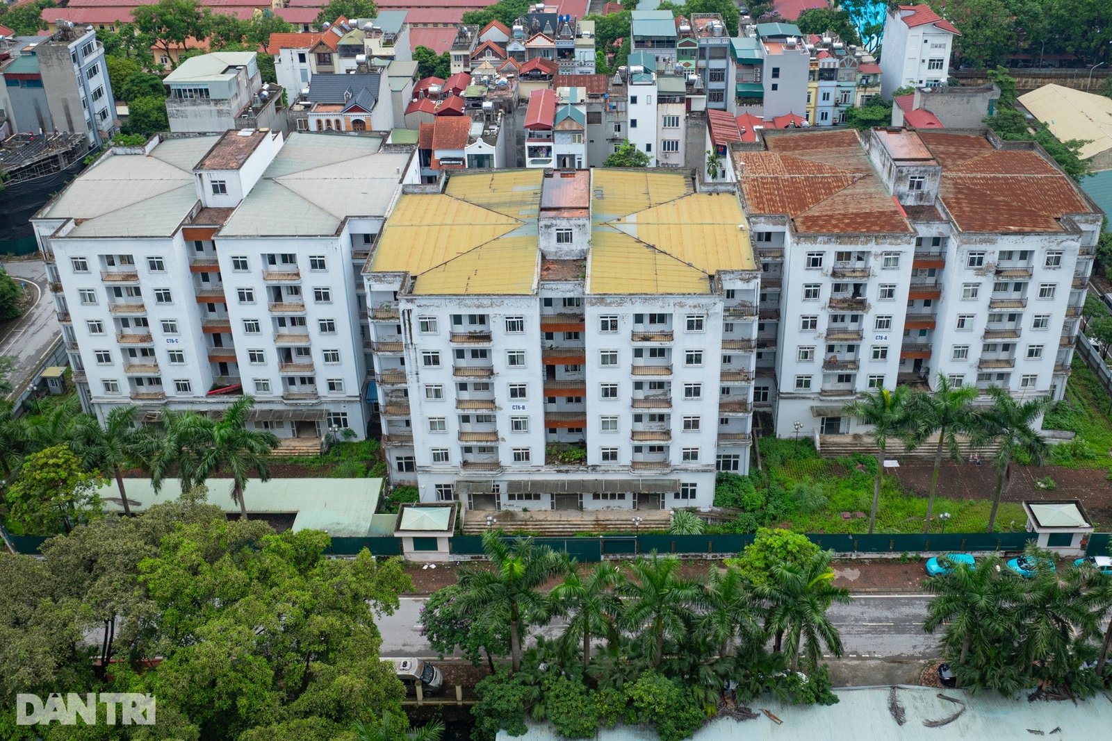 Tòa nhà tái định cư Kiều Mai hoàn thiện nhưng không được sử dụng