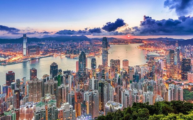 Toàn cảnh Hong Kong với các tòa nhà cao tầng và cảng biển