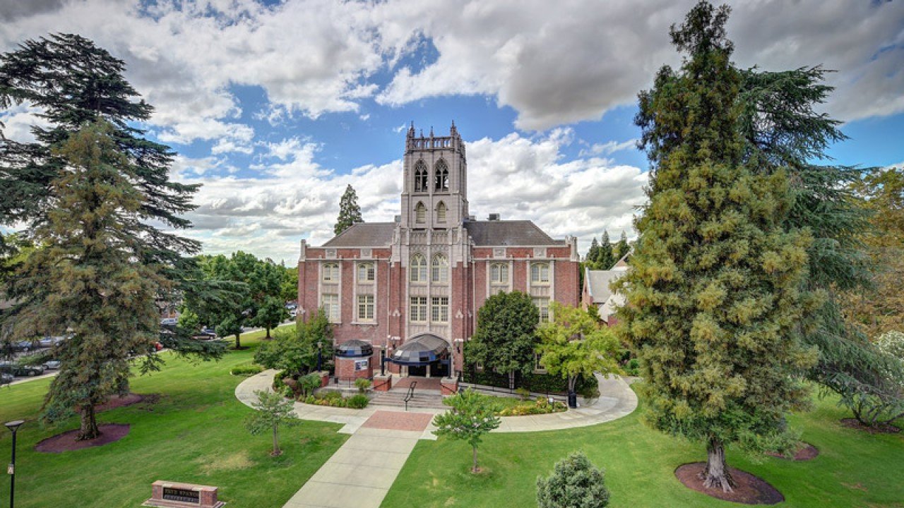 Toàn cảnh khuôn viên University of the Pacific, một trường đại học hàng đầu tại vùng phía Tây Hoa Kỳ có cơ sở vật chất hiện đại.