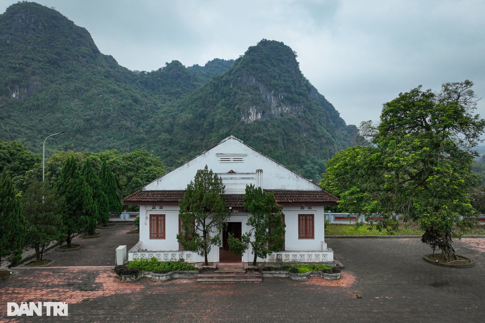 Toàn cảnh ngôi nhà trung tâm tại đồn điền Chi Nê, nơi Chủ tịch Hồ Chí Minh từng nghỉ chân.
