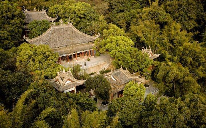 Toàn cảnh Núi Bạch Vân
