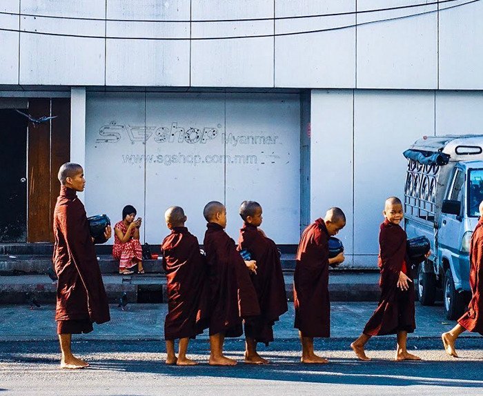 Tôn giáo chính Phật giáo tại Myanmar với hình ảnh tượng Phật