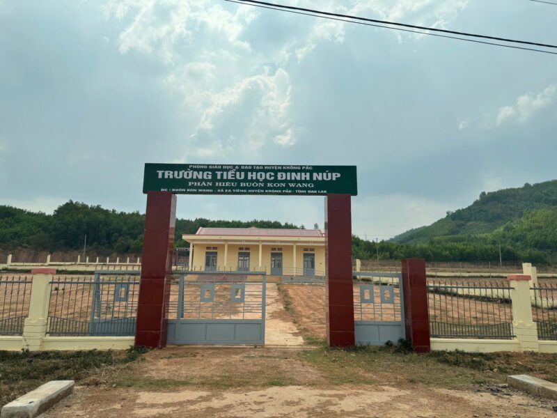 Trường học trong dự án tái định cư đồng doi bị bỏ hoang tại Đắk Lắk.